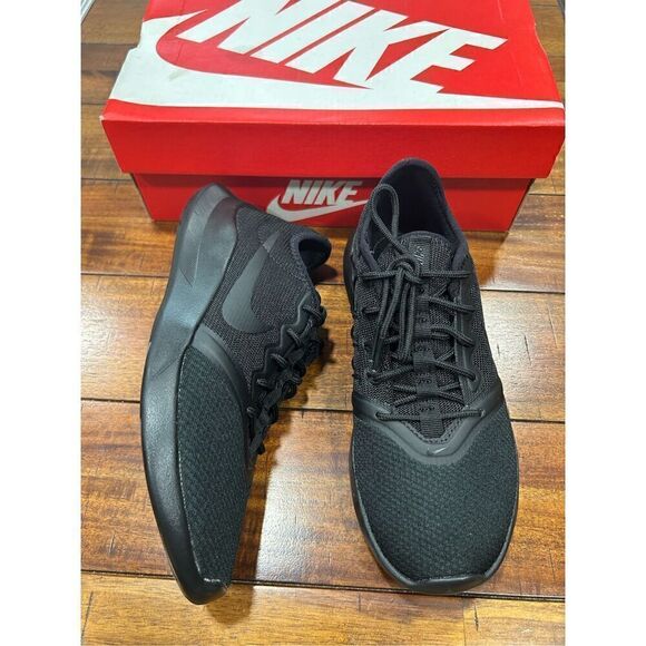 NIKE women size 6.5 - Picture 1 of 6